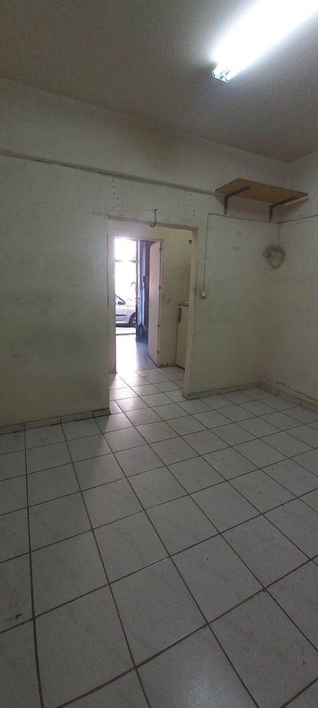 (For Rent) Commercial Retail Shop || Athens Center/Athens - 30 Sq.m, 300€ 