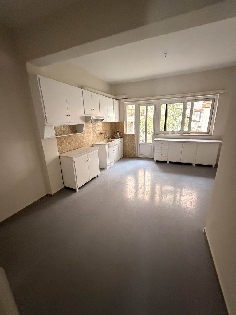 (Vermietung ) Wohnung/Residenz Etagenwohnung  || Athens South/Nea Smyrni - 114 m², 3 Schlafzimmer, 900€ 