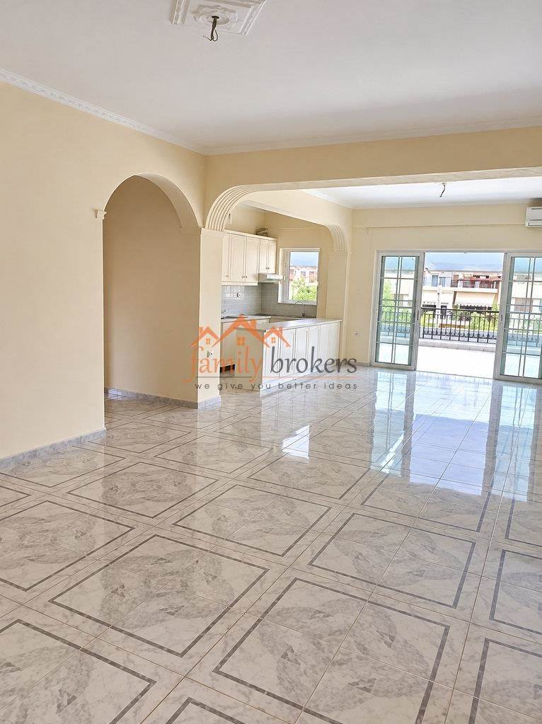 (Vermietung ) Wohnung/Residenz Wohnung || Achaia/Patra - 130 m², 3 Schlafzimmer, 650€ 
